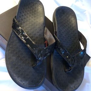 Vionic Tide size 9 black/sequin thong